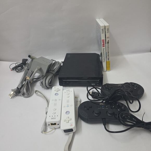 Nintendo Wii Console Bundle 512mb, 2 Games, 4 Remotes, Sensor Plus Cords Tested - Picture 3 of 16